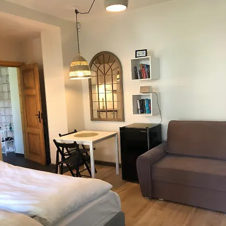 Apartment Sisters *